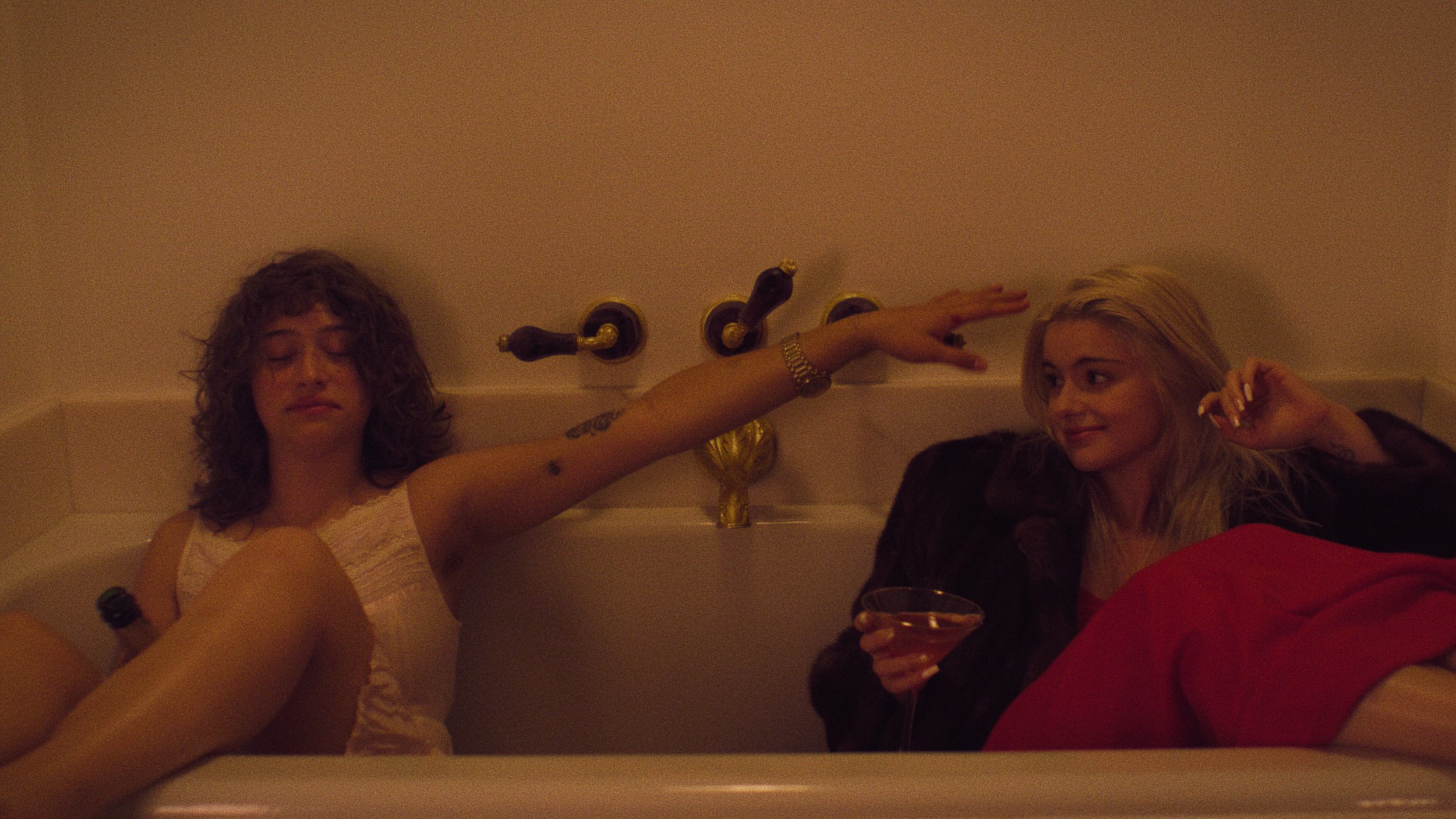 فيلم Pools 2025 مترجم