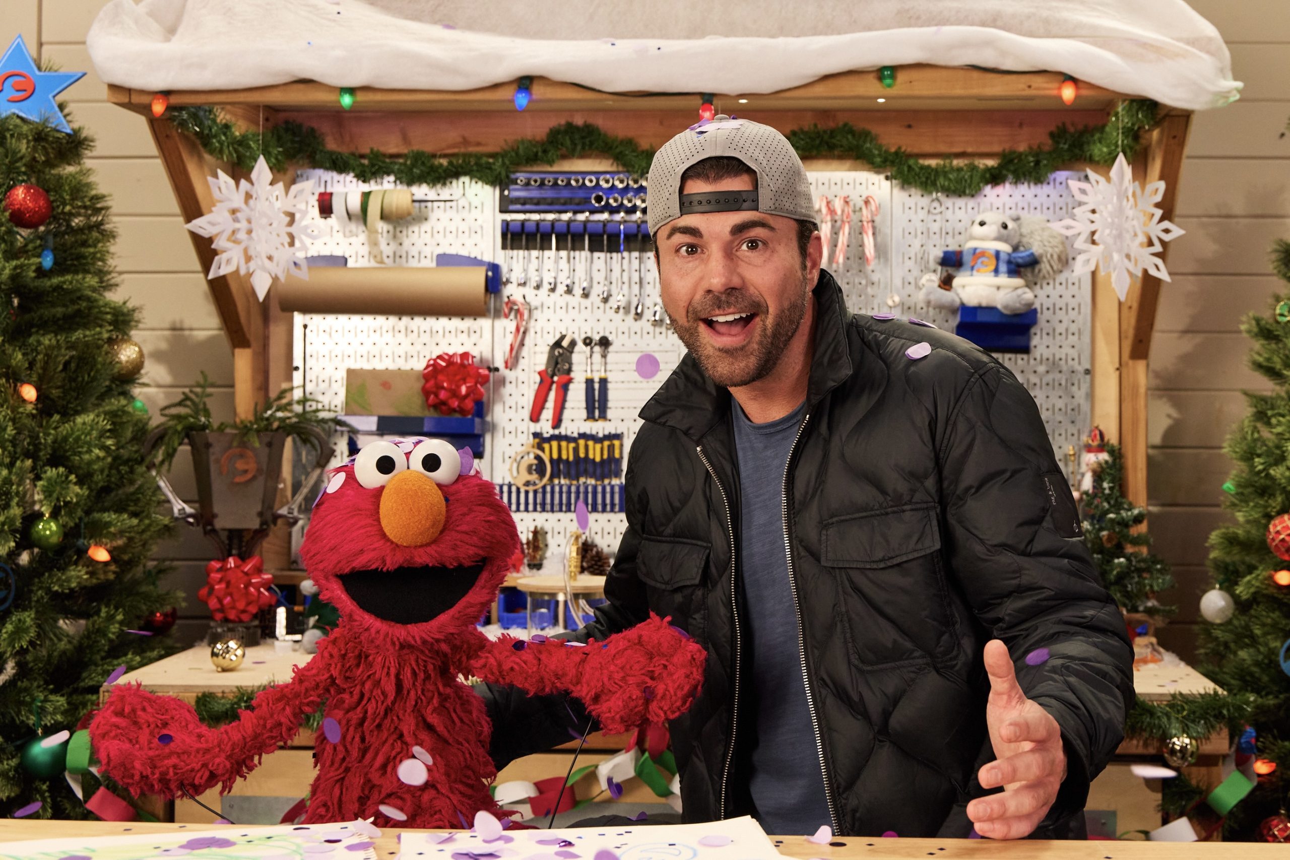 فيلم Elmo and Mark Rober’s Merry Giftmas 2025 مترجم